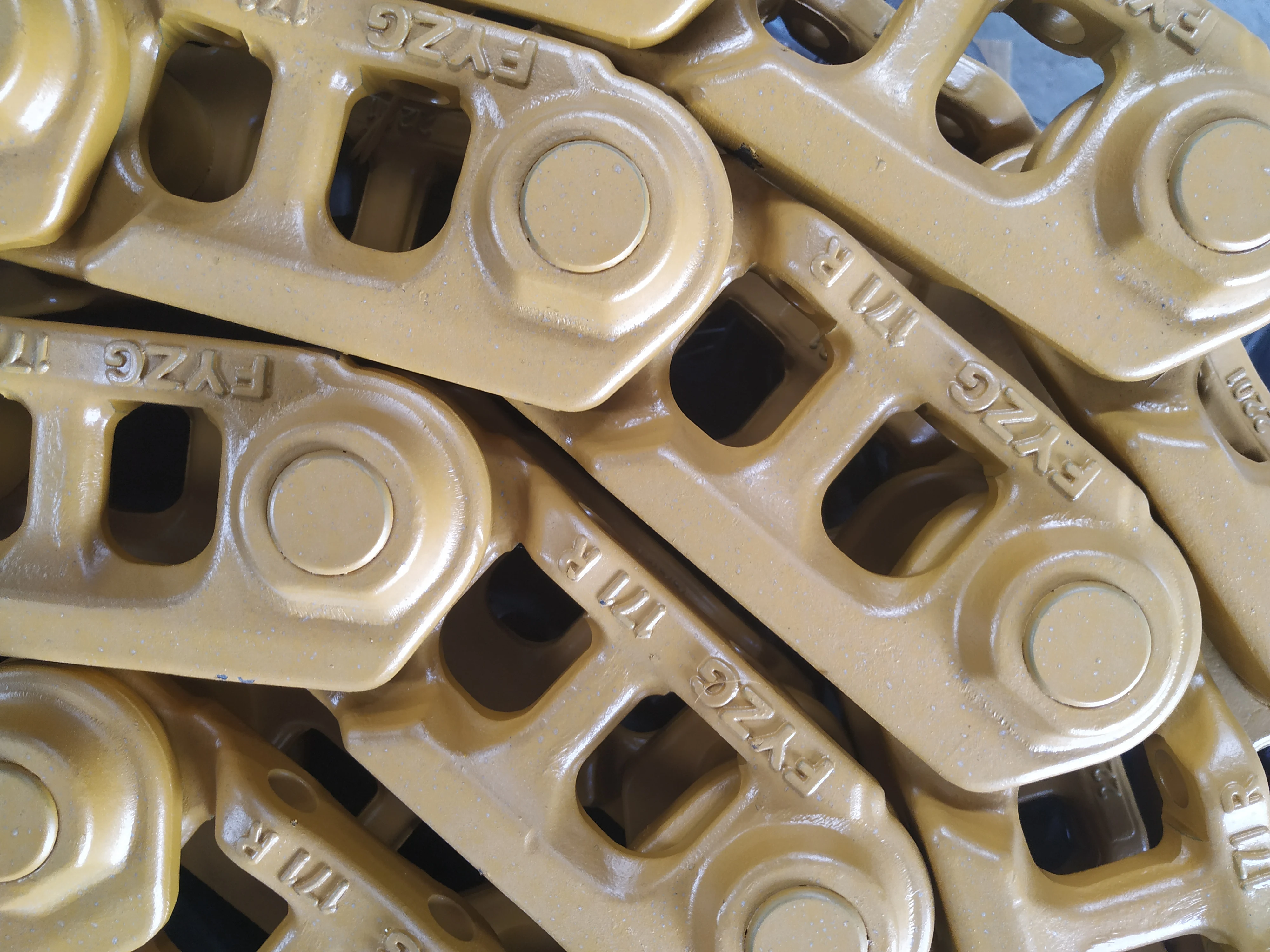 Excavator R110 R900 R902 Excavator Undercarriage Parts Track Link Assay With Shoe Chain Link Assay Assembly