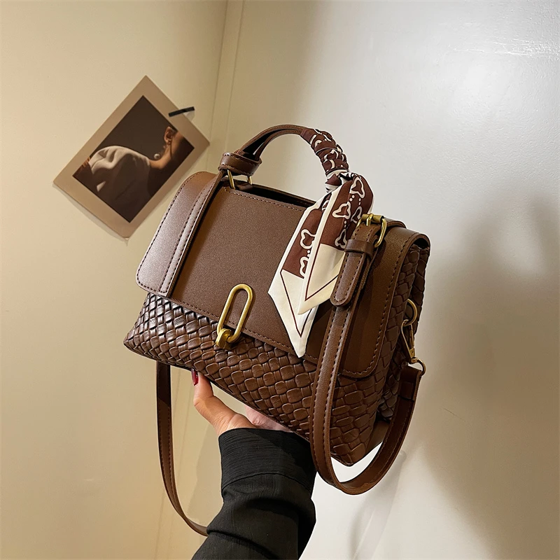 2024 Factory wholesale handbags ladies hand bags with silk scarves small Messenger Bags ladies fashion design purses for women