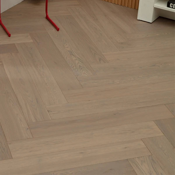 Herringbone Indoor Engineered Wood Flooring Oak Birch Wear-Resistant Matte Brushed Engineered Flooring