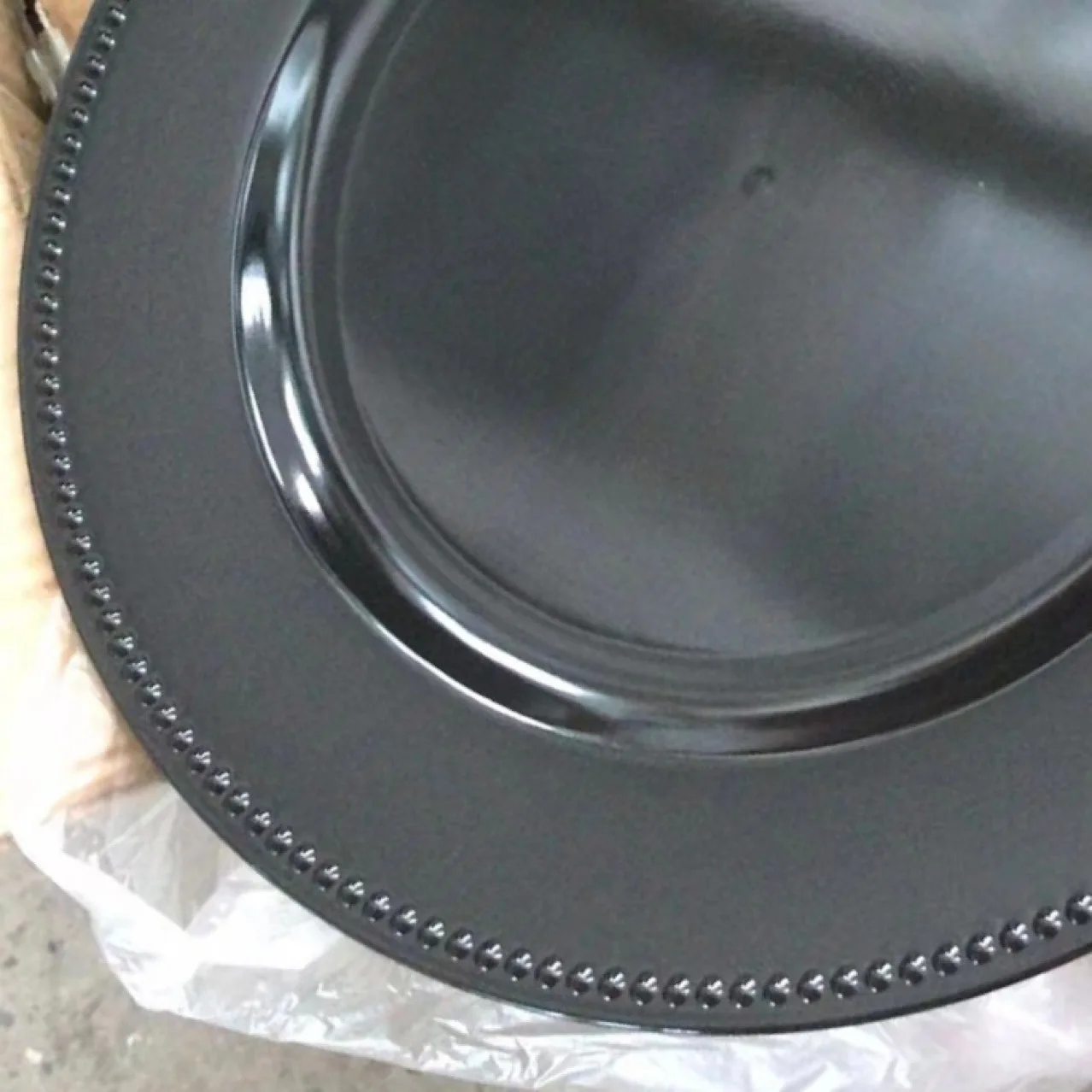 High Quality Wedding Party Round Non Fragile Plastic Plates Dinnerware Gold Beaded Tableware Chargers