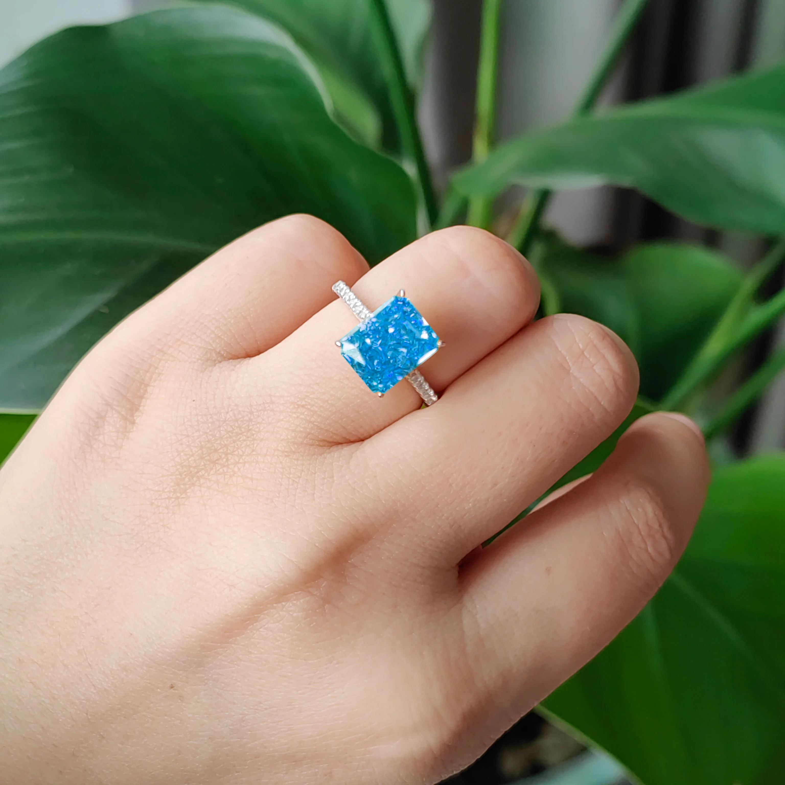 S925 Silver Classic Ring Topaz Blue Fine Quality Zircon Ice cut silver plated platinum and gold for an elegant ladies ring