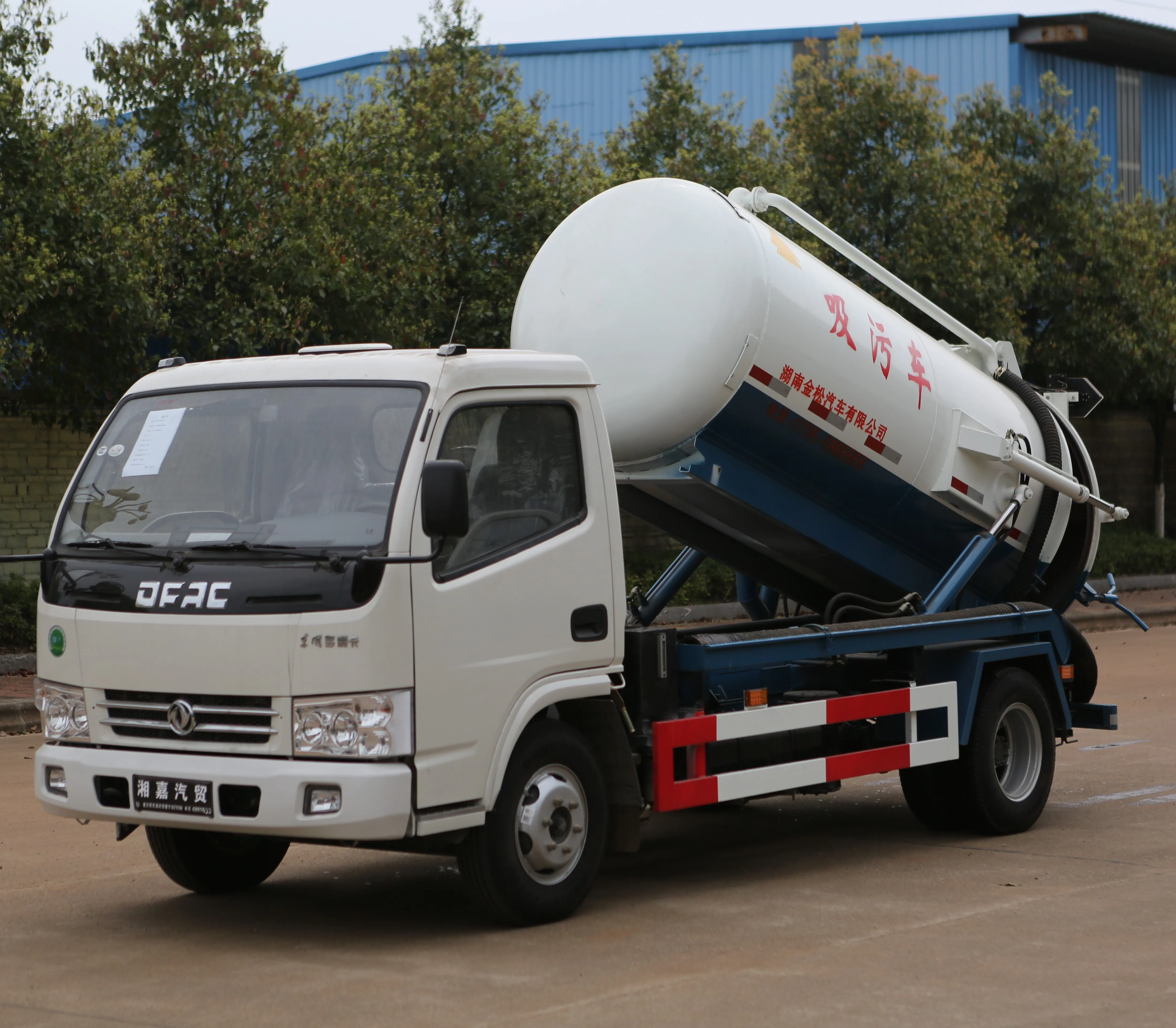 Factory direct supply 4x2   manual transmission  sewage suction vacuum tank truck