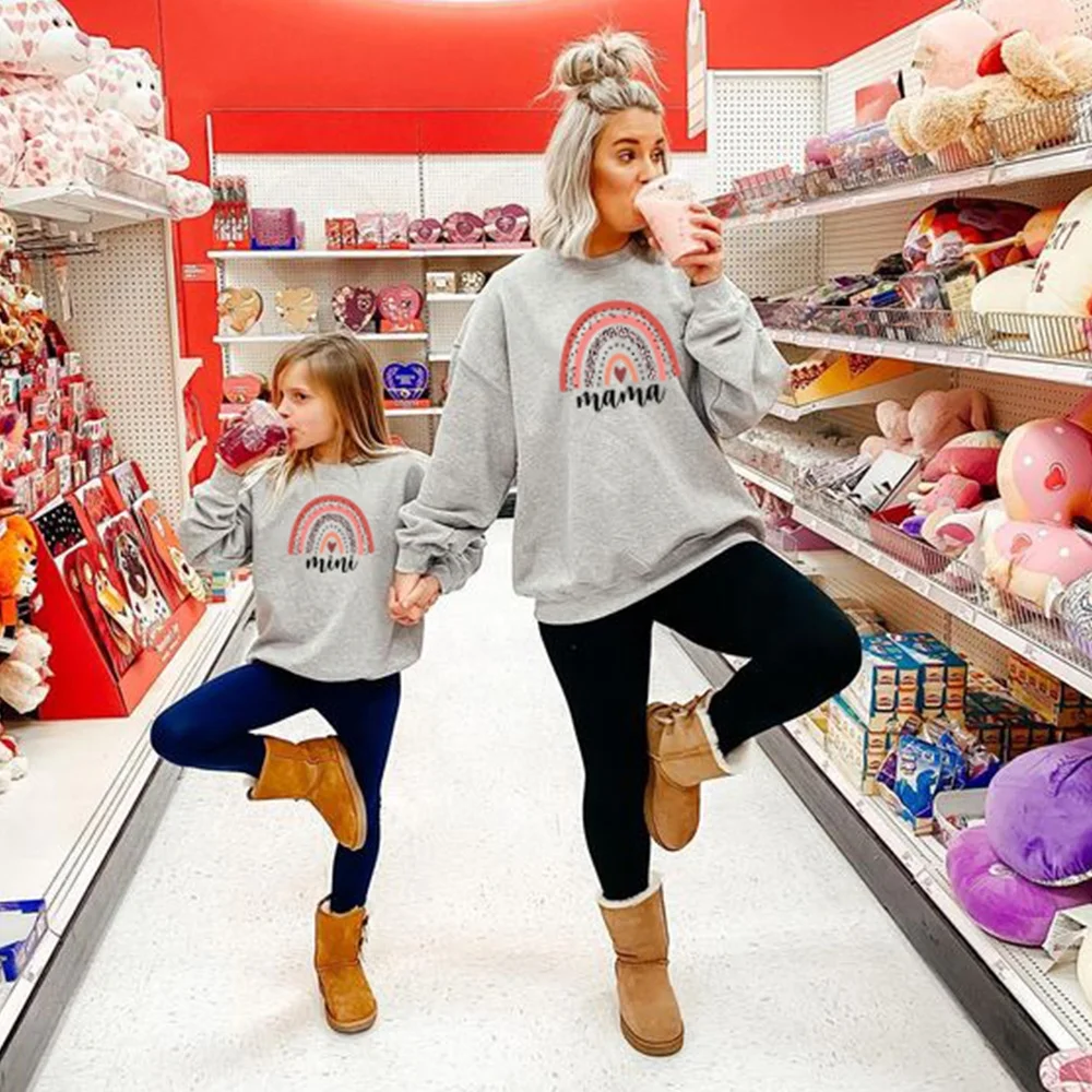 2021 одежда для мамы и дочки, осенний свитер с длинным рукавом и радужным принтом, одежда для мамы и дочки, пуловер