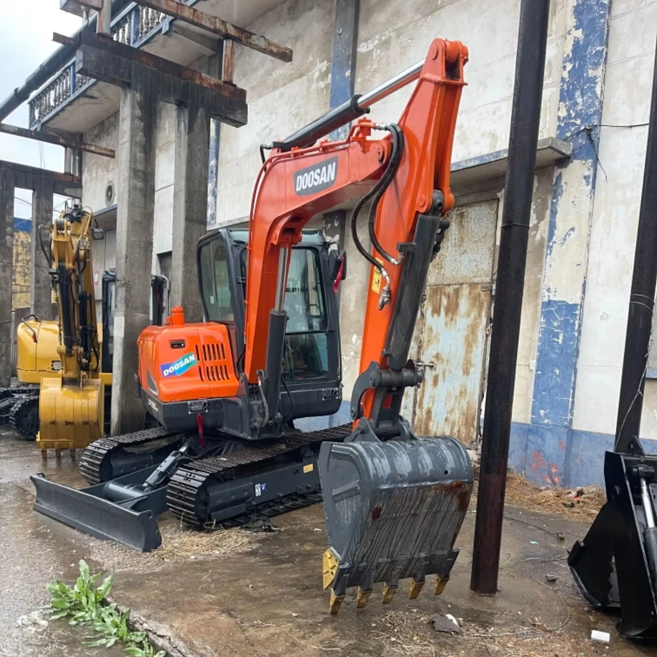 Used doosan dx55 dh55 dx55-9c dx60 mini excavator high quality doosan original track digger