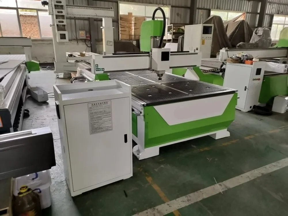 woodworking Panel Furniture Cutting Carving Wood Doors Kitchen 1325 CNC Cutting And Engraving Machine With Door Cutter