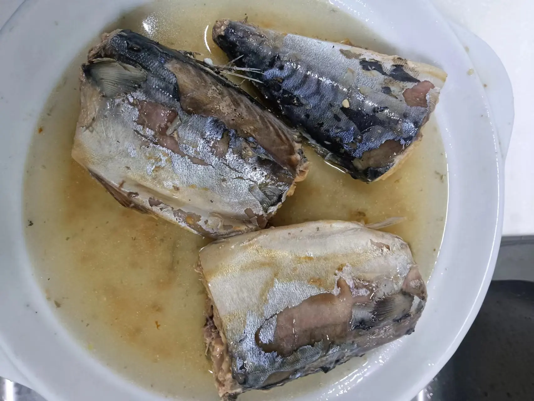 Лучшая консервированная скумбрия от бренда экспорт свежего 425 г консервированной скумбрии