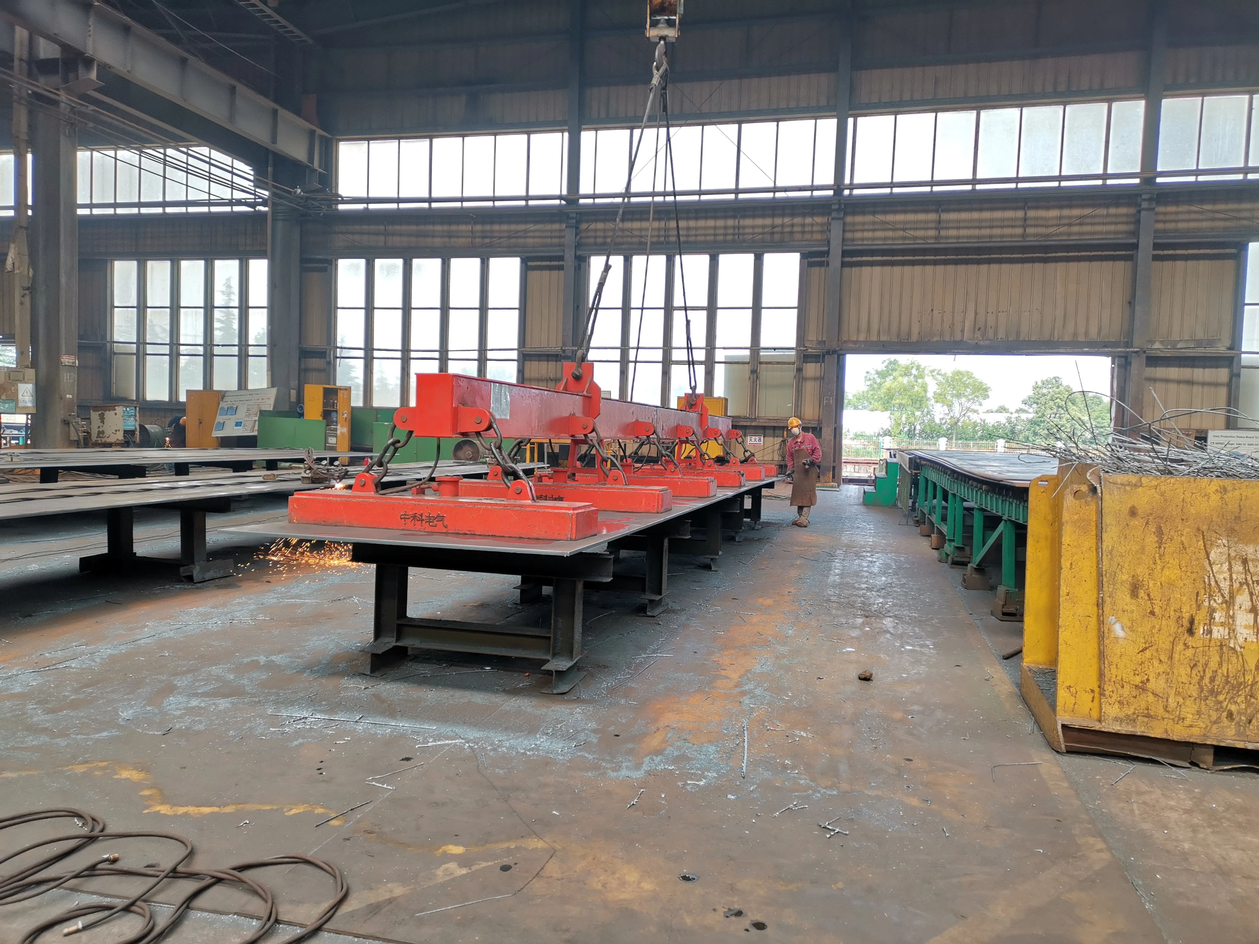  China professional manufacturer large power weight lifting MW 84 series electro magnet electromagnetic lifter for steel