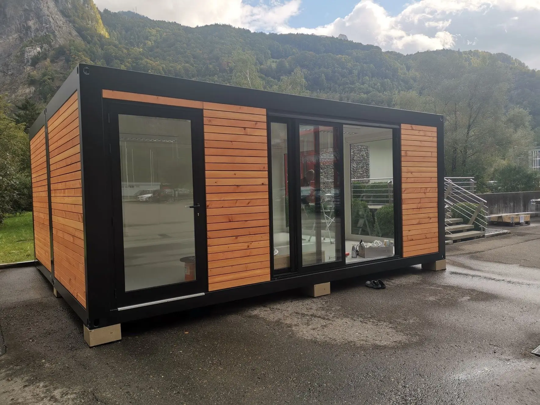 Quick container installation luxury department store clothing store coffee house practical office home stay small house