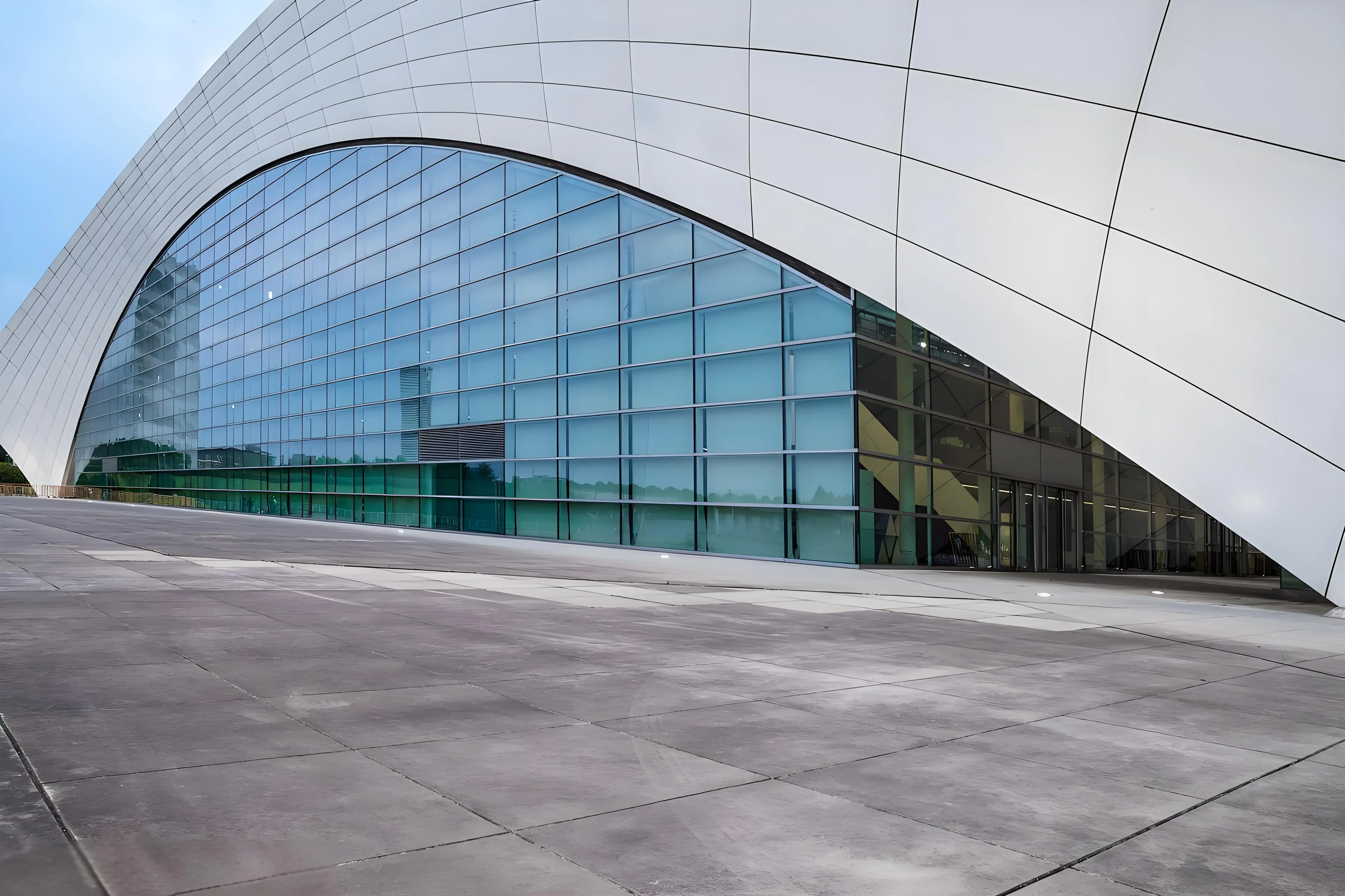 Stadium Roof Gym Clear Laminated Safety Glasses Low Iron Construction Tempered Glass Floor Decoration Bulletproof Use Direct