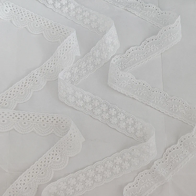 China Low Price Wholesale DIY White Lace Fabric Floral Dress Lace 100% Cotton Trimmed Dresses