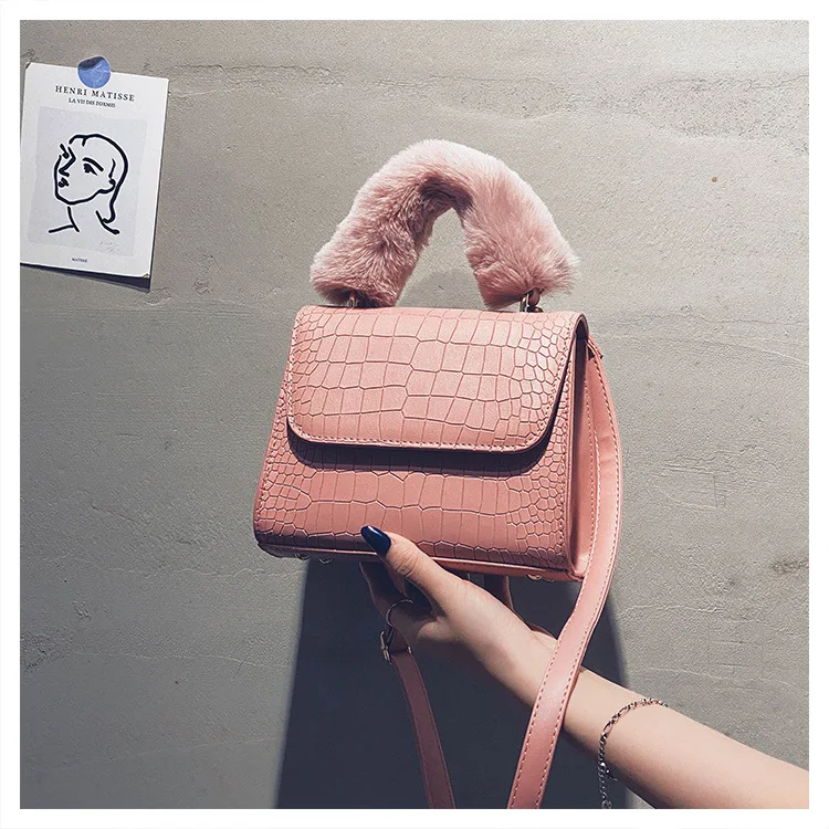 
Autumn And Winter Plaid Handbag Fashion Fluffy Shoulder Bag Korean Style Shoulder Bag Small Lady Fashion Chain Crossbody Bag 