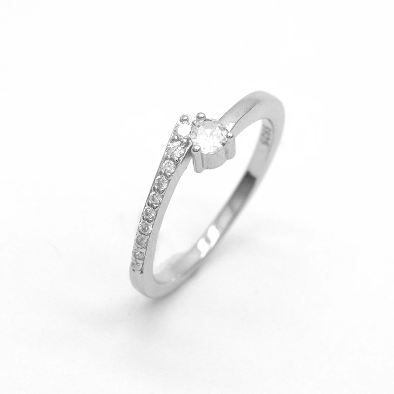 Fine Jewelry Women wedding ring 925 sterling Silver fashion simple clear Zircon three claw asymmetrical rings