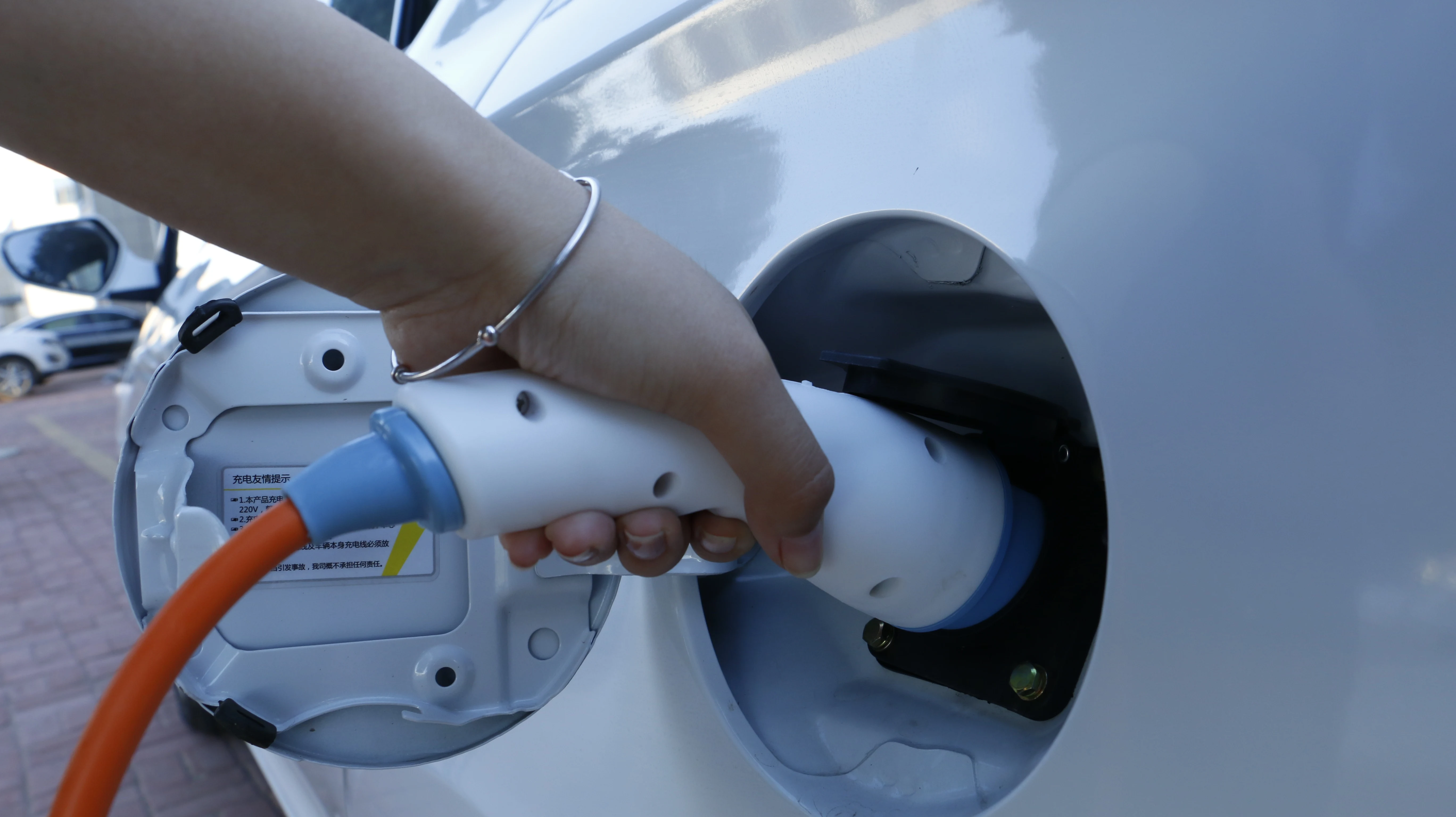 
China left rudder electric car Model M8 Solar Hybrid cars 