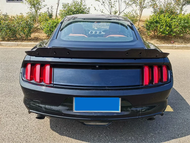 New Popular Auto Accessories ABS Carbon Fiber looks Wing Style Rear Spoiler For Ford Mustang