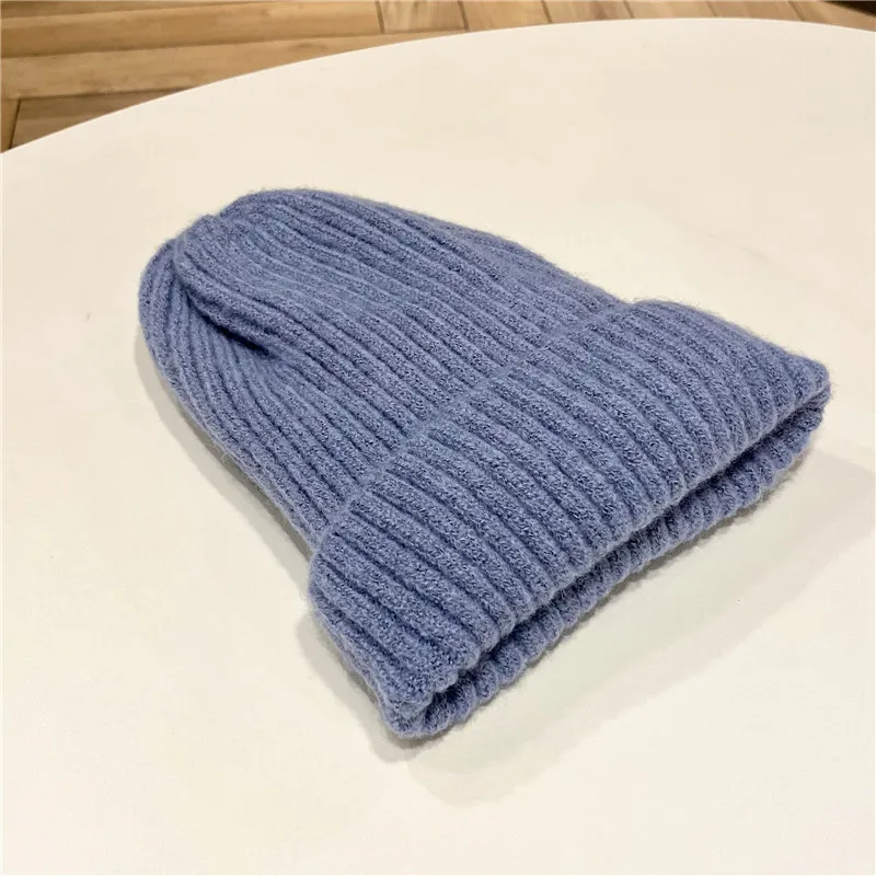 Customized embroidered logo ribbed knit 100% acrylic brimless beanie for men and women in winter wool and cashmere brimless hat