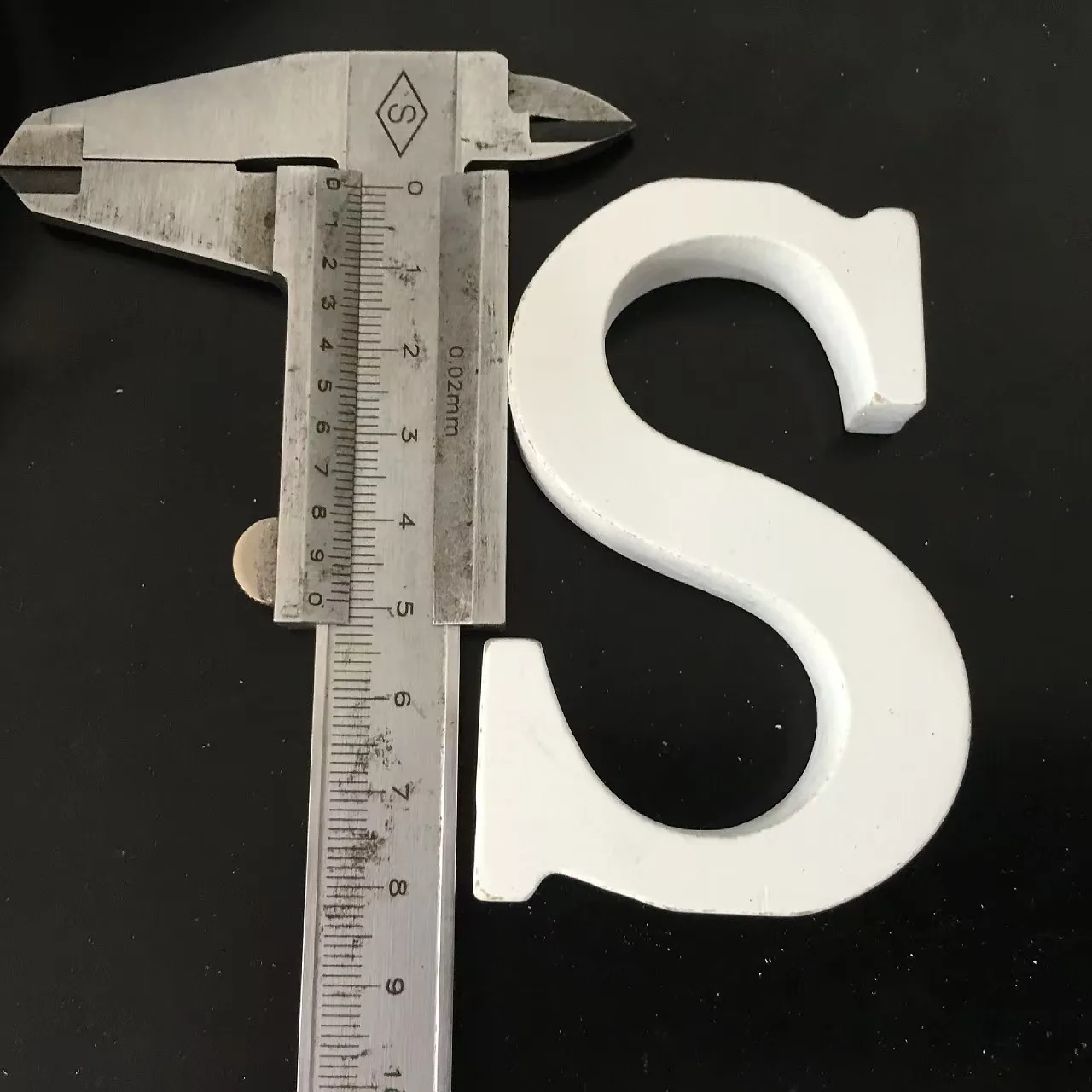 White DIY Craft Free Standing Wood Letters Pine Wooden Alphabet for Wedding Home Decor Modern Religious Style Painted Technique