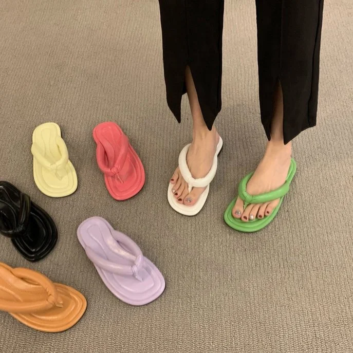 Ins Fashion Ladies Flat Shoes Outdoor Beach Flip Flops Women Wholesale Flip-Flops Slippers 2022