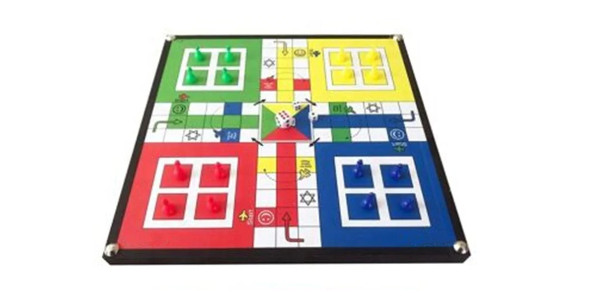 EASTOMMY Wooden Ludo With Chess Board Game Dice Games Set Multiplayer Game Competition
