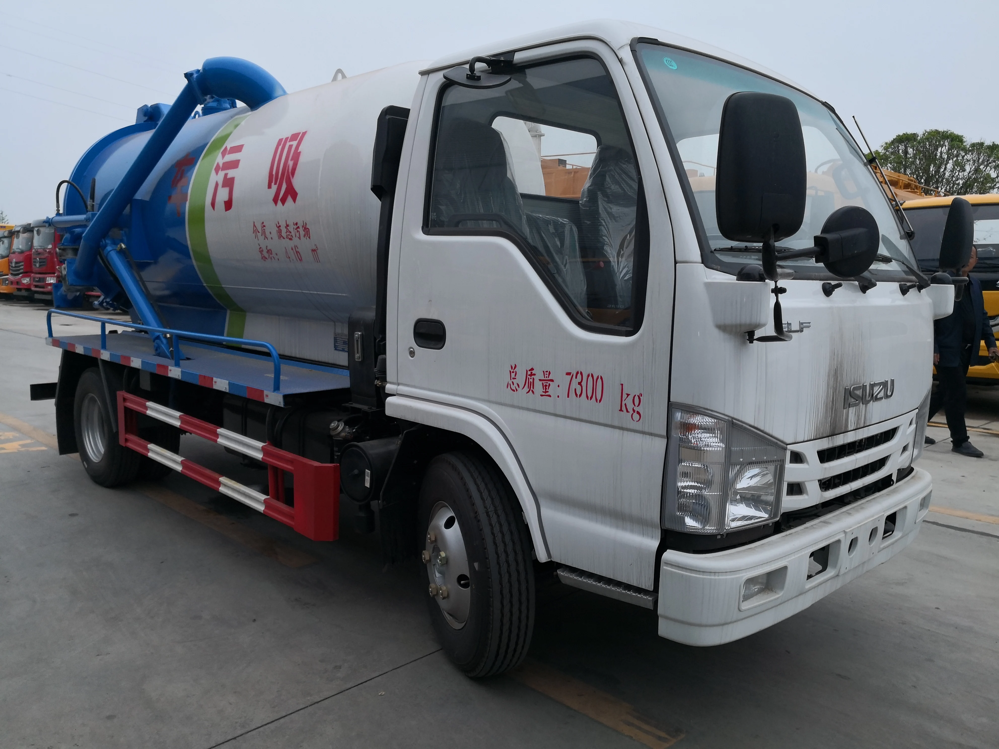 Низкая цена ПВХ смола Dongfeng Левая 5 квадратных илососная машина небольшой с