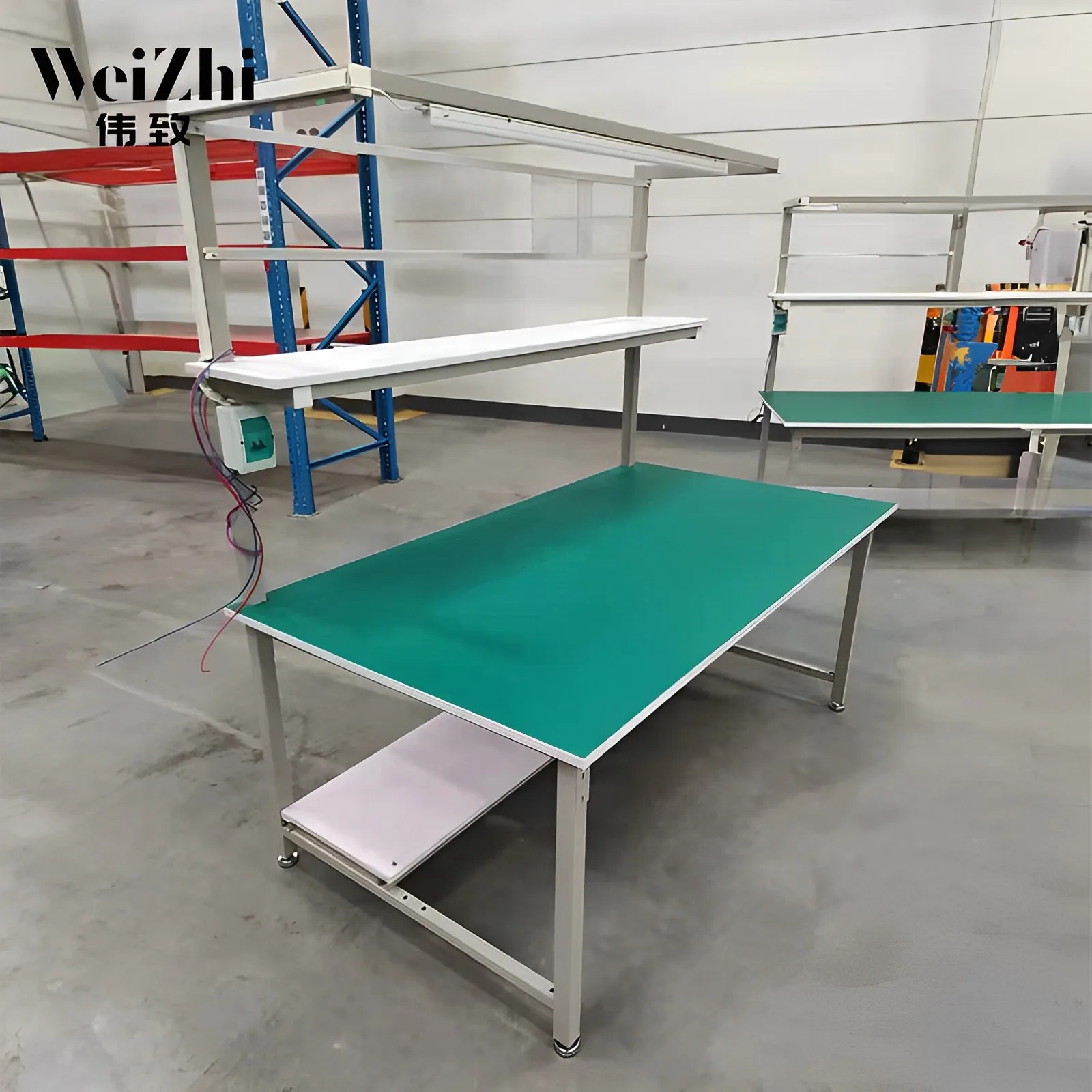 Рабочий стол из нержавеющей стали с выдвижными ящиками