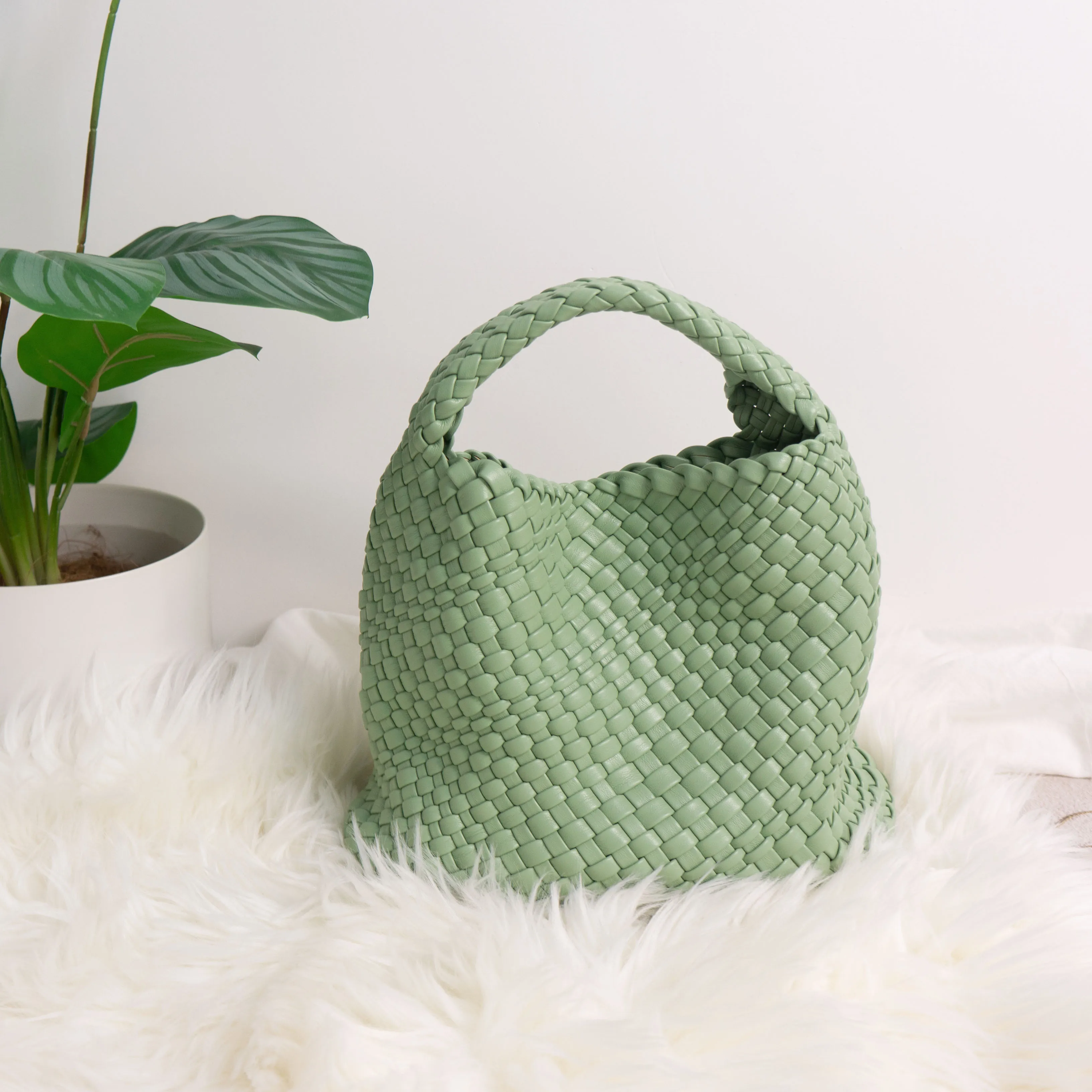 HONOUR ME New Arrive Customize Add logo Leather Hand-Knitted Beach Tote Bag Hand Make Bag PU Woven Bag