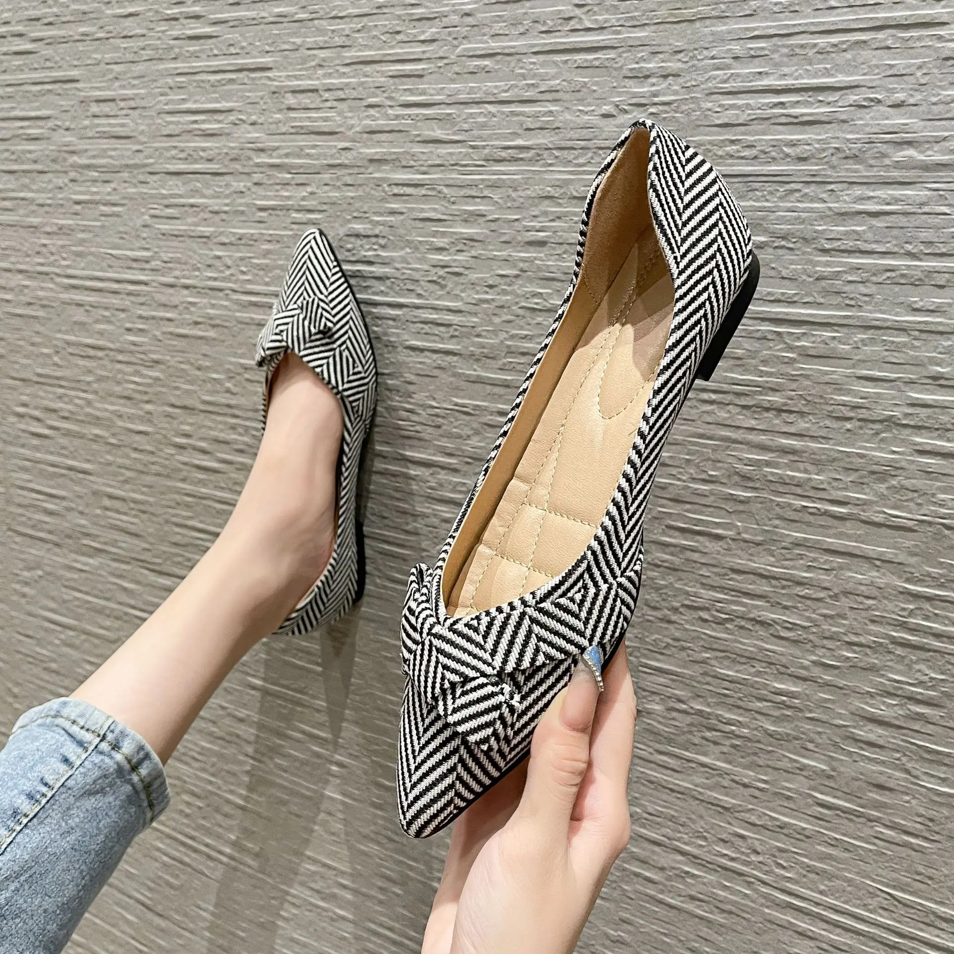 Hot selling pointy toe cute bow custom shoes manufacturers flat shoes for ladies luxury shoes