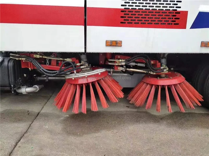 Dongfeng 4x2 Water Cleaning Street Vacuum Airport Runway Sweeper Truck Sale