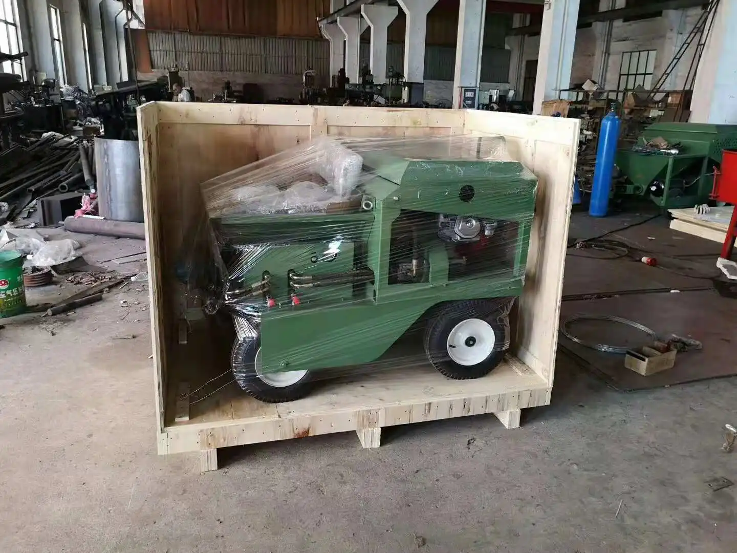 Sports track particle spraying equipment EPDM/SBR Rubber Granules Spraying Machine For Running Track