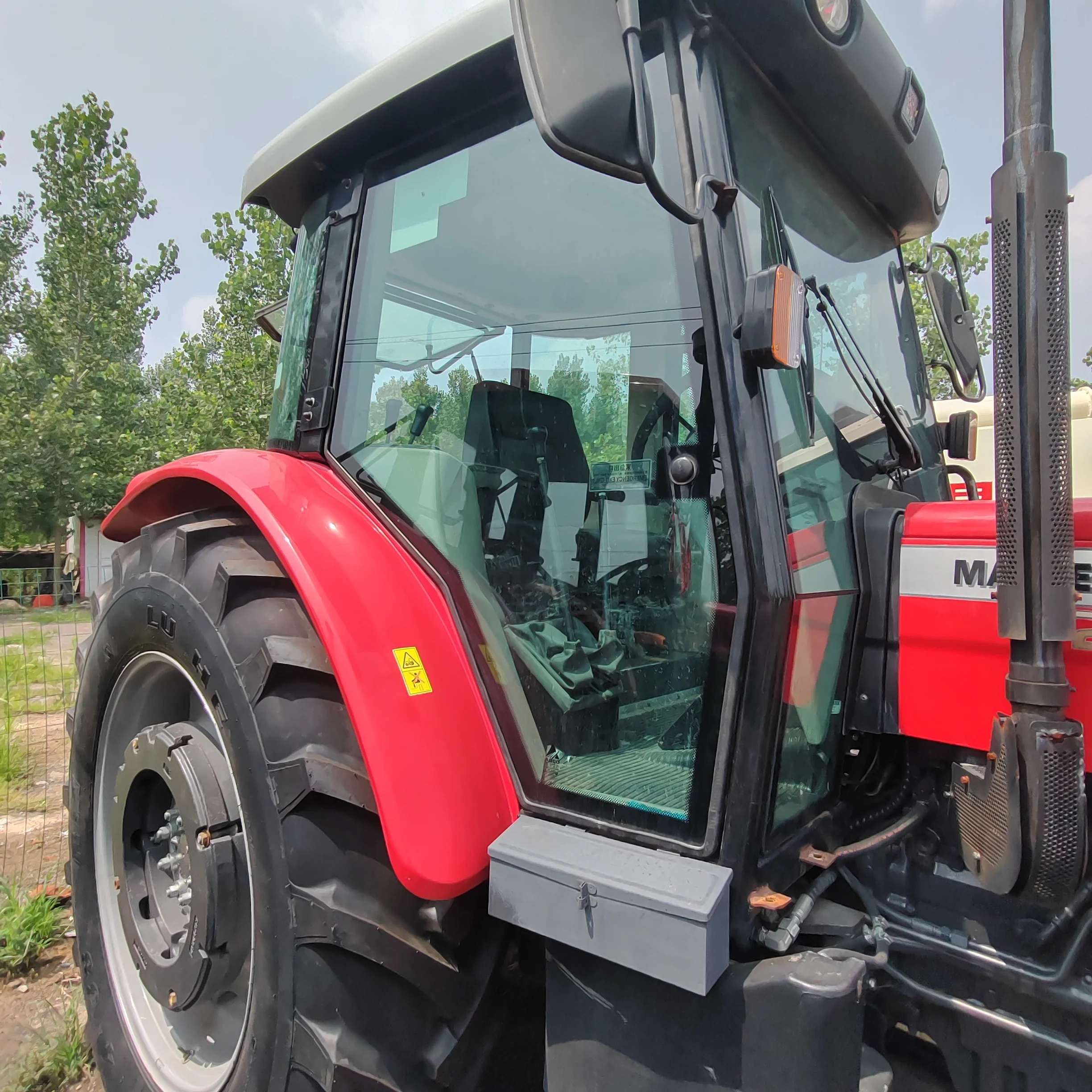 Massey Ferguson Tractors For Sale Mf 1204 120hp Fairly Used And New Mf 385 Tractors With Implements