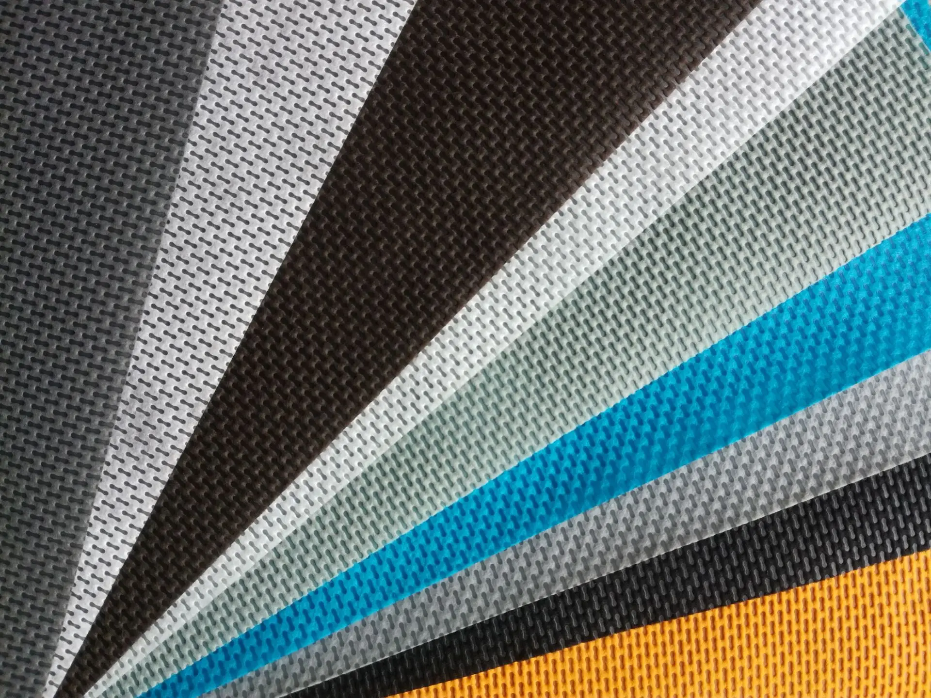 Hot sale 100% pp meltblown nonwoven fabric 175mm 40gsm bfe pfe95