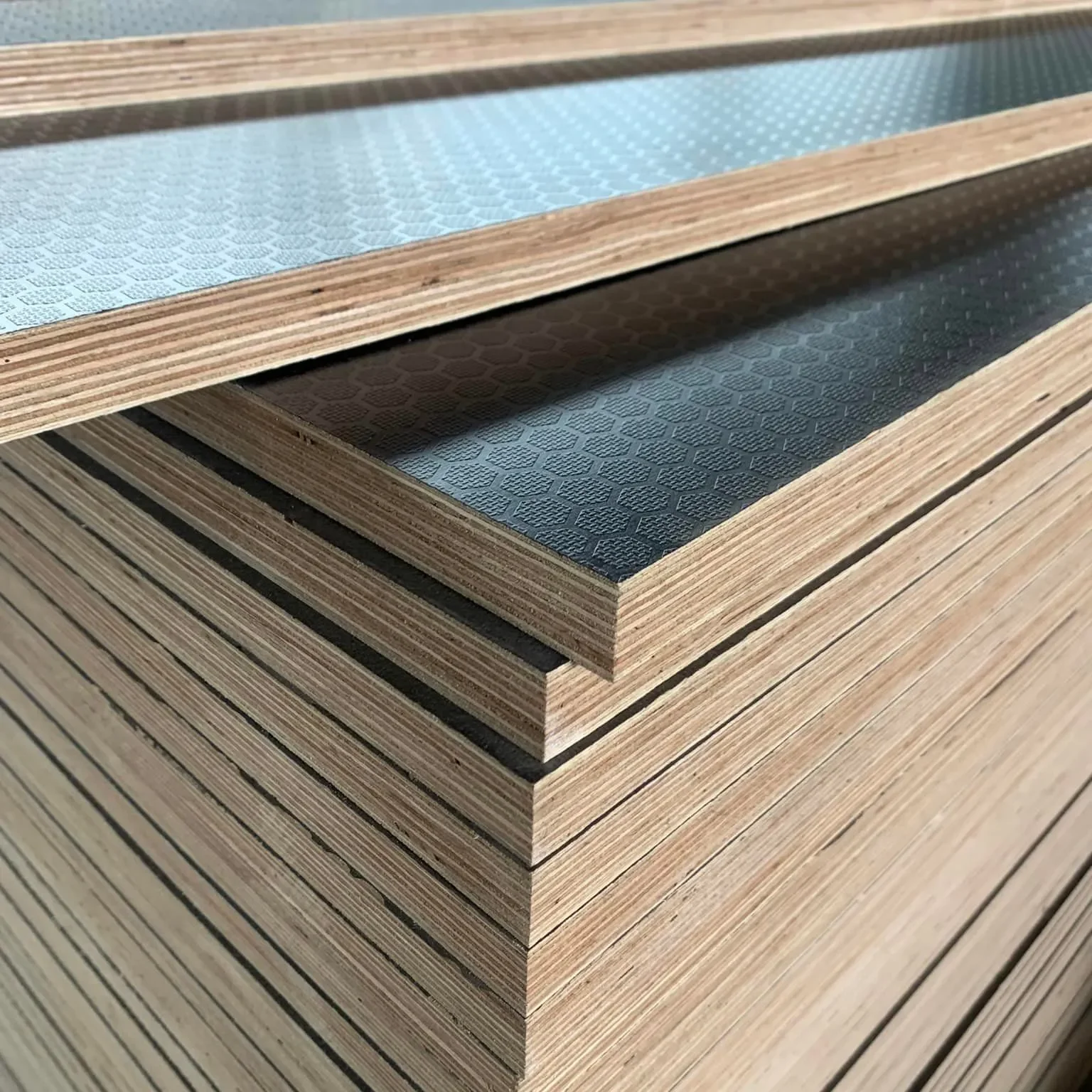 FSC 4x8 plywood sheet  9mm 12mm 15mm 18mm phenolic wbp glue anti slip film faced plywood Waterproof Film Laminated Plywood