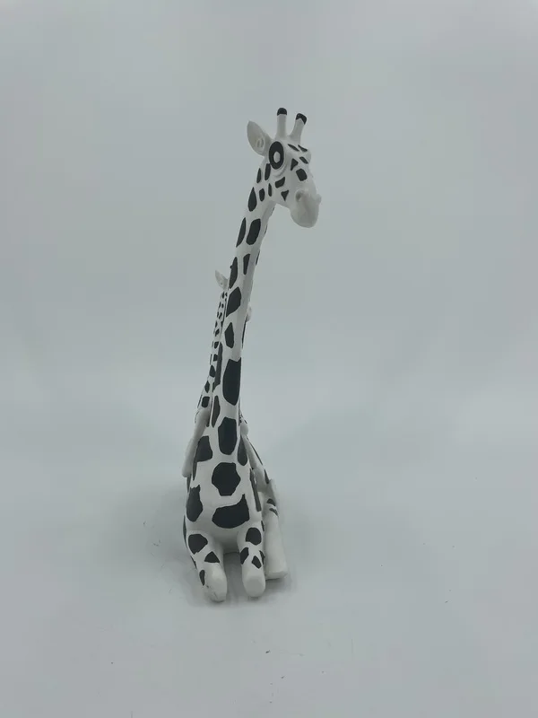 2021 China Manufacture black and white resin giraffe statue