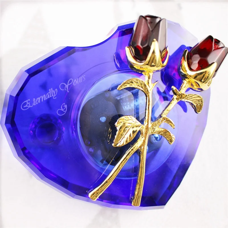 Novelty Gifts Manufacturer Wedding Crystal Heart Music Box with Roses Exquisite Crystal Music Boxes for Birthday/Christmas Gifts