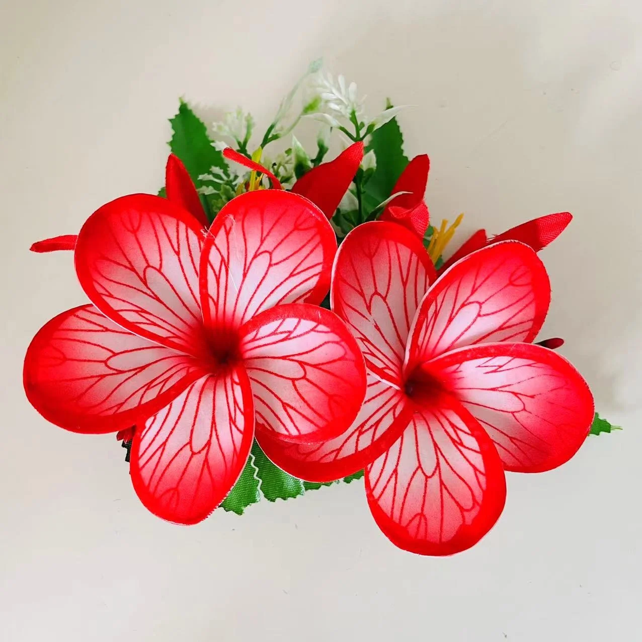 Заколка для волос из пенопласта