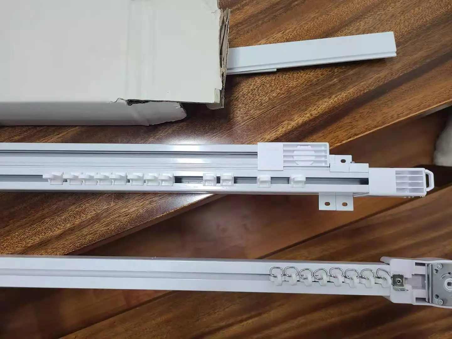 Adjustable 1.8-3.3m/2.4-4.5m Google alexa smart home heavy duty wifi tuya motorized smart curtain track