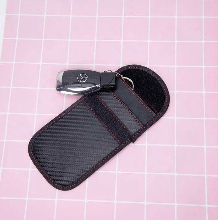 The thief can remotely amplify the weak signal on the car key through the signal enhancement device