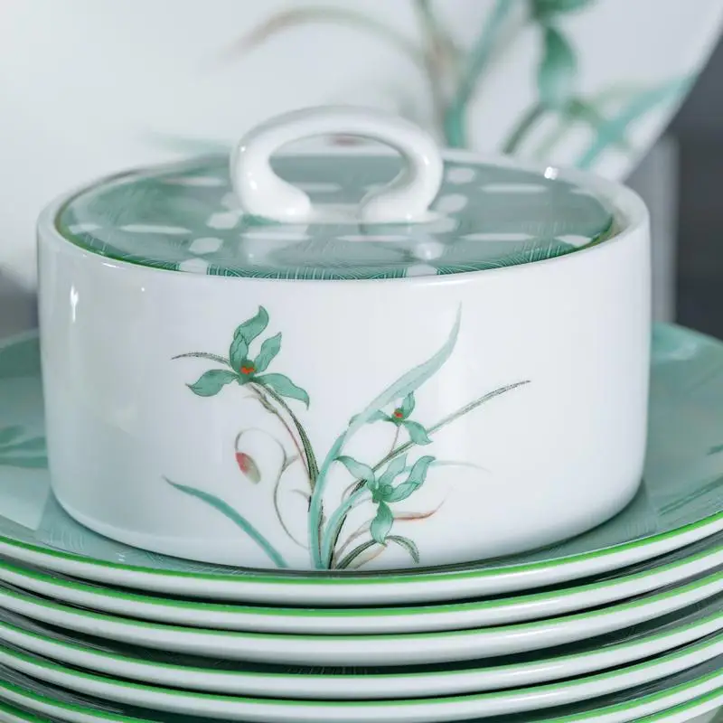 Керамические обеденные тарелки из фарфора