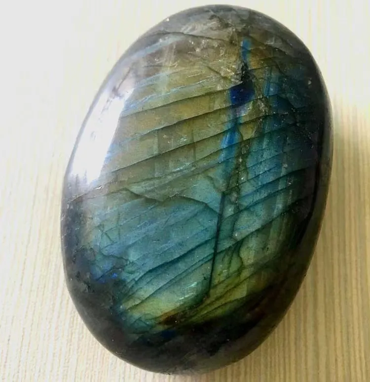 Bulk best selling Healing Crystal Quartz Palm Natural Labradorite polished stone beautiful Flash Crafts For Gifts decorations