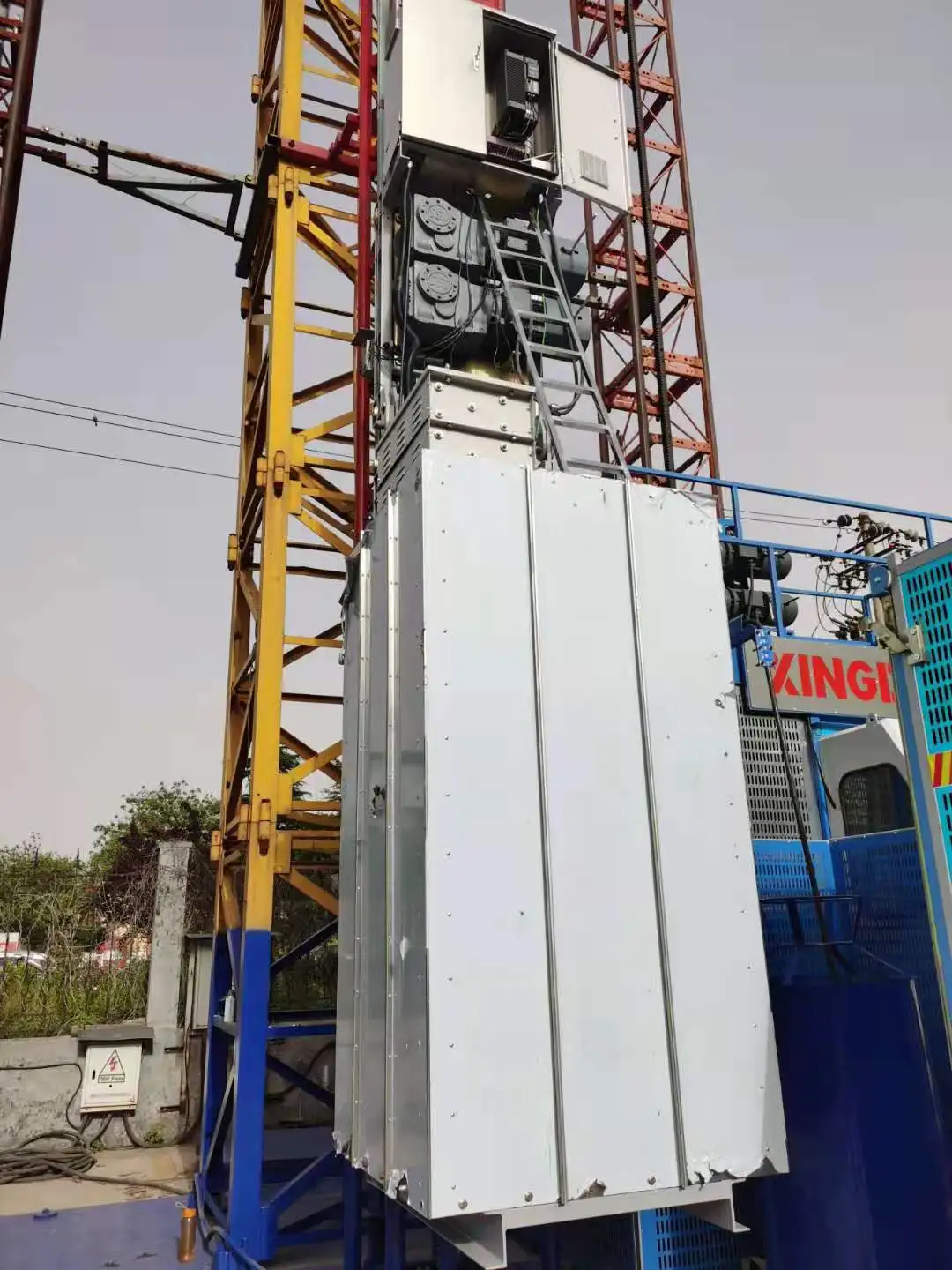 Mini tower crane operator lift elevator hoist for builders in construction site