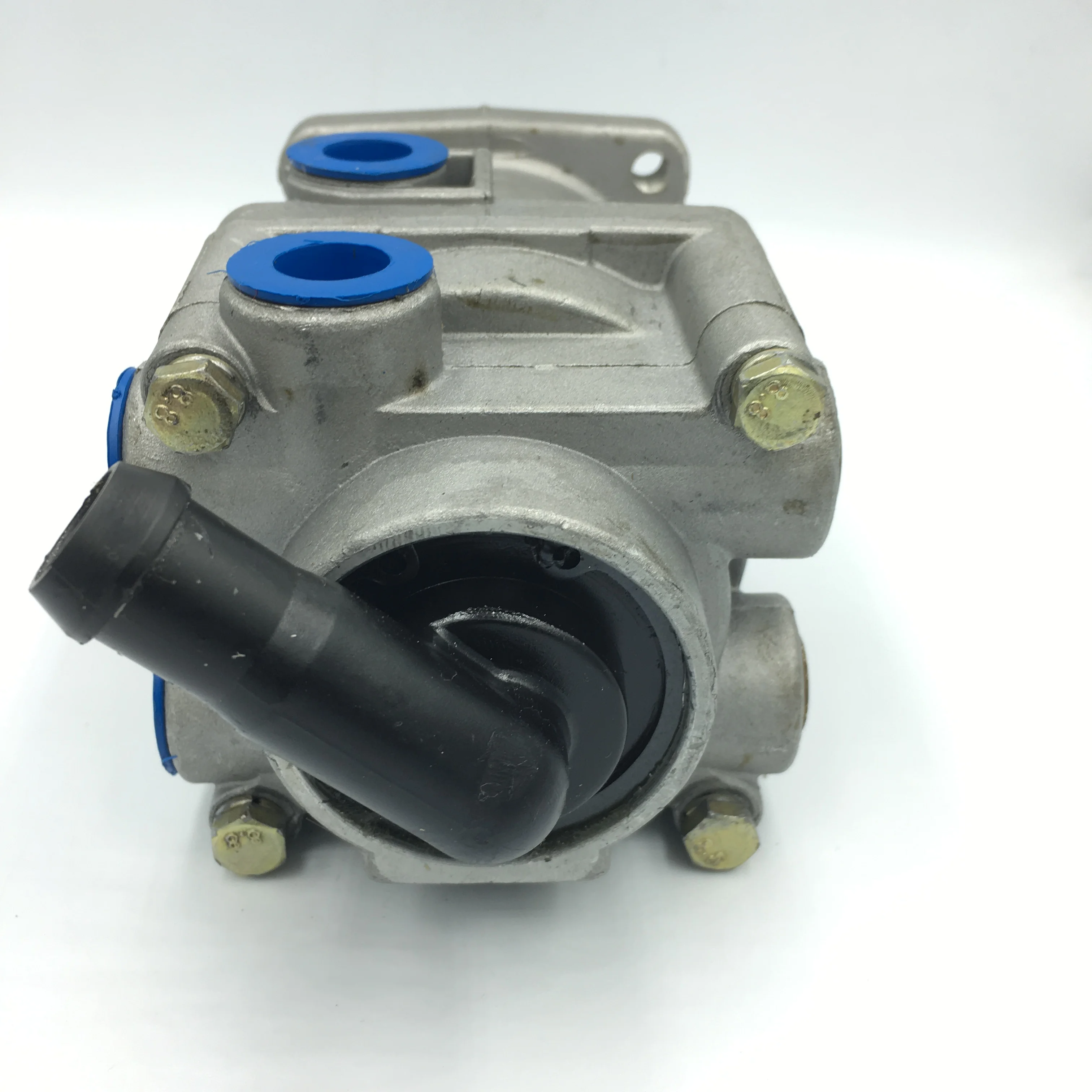 Manufacturer sales of high quality two - chamber brake valve and brake total cylinder for YUEJIN