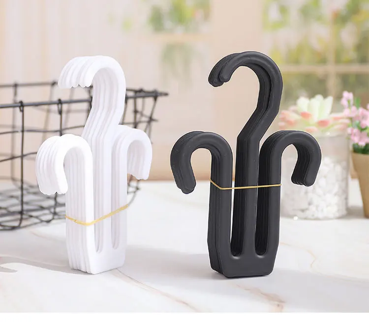 Wholesale customized White black plastic shoe lace hooks  Flip flops