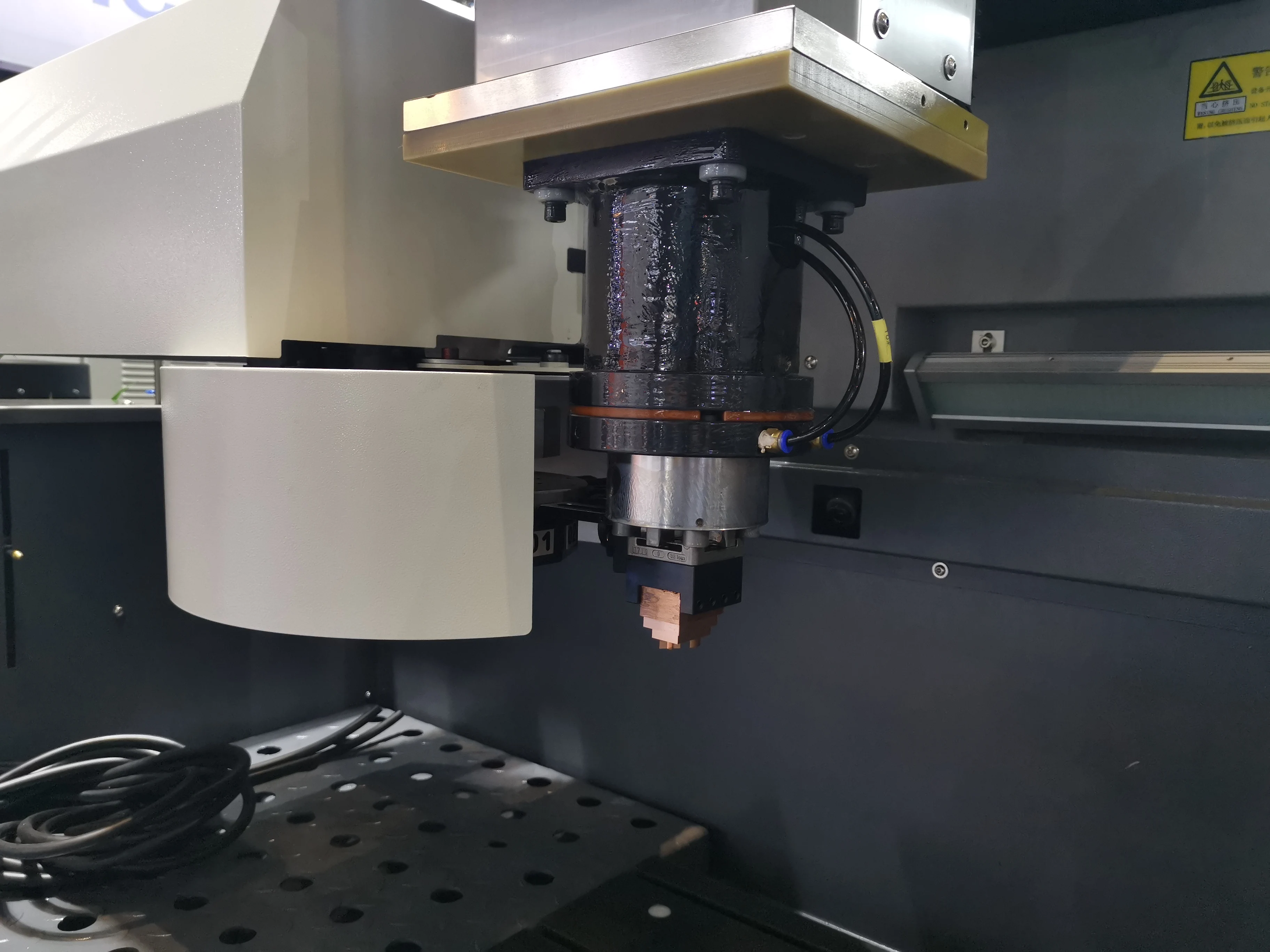 CNC EDM машина Sinker Die тонущий станок высокая точность