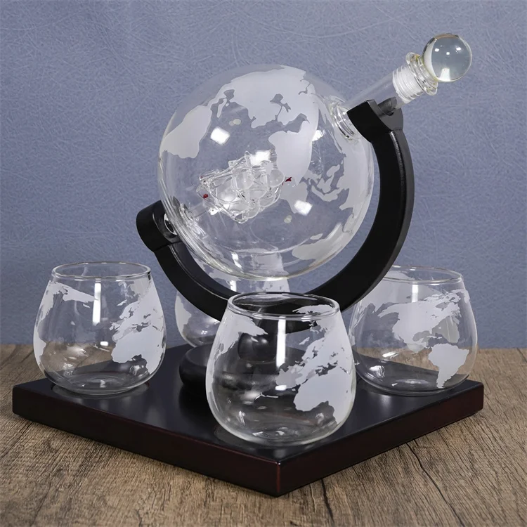 Factory Wholesale Globe Glass Whiskey Decanter Set with 4 Glasses for Bar