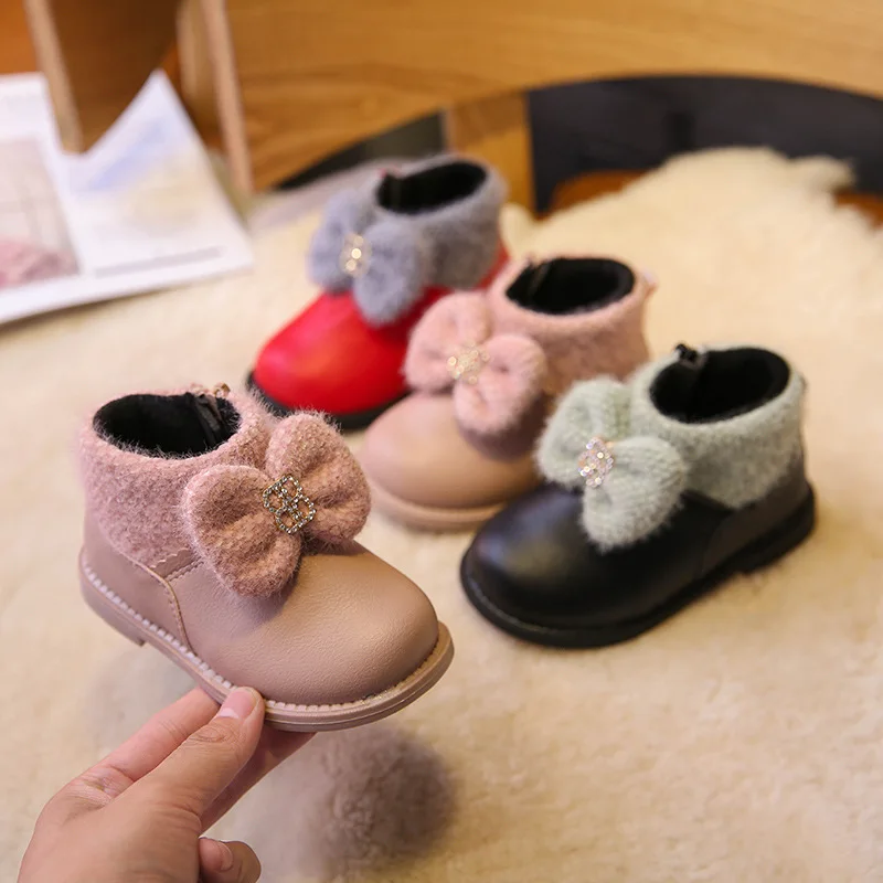 2020 autumn and winter new girls plus velvet soft bottom small shoes snow boots