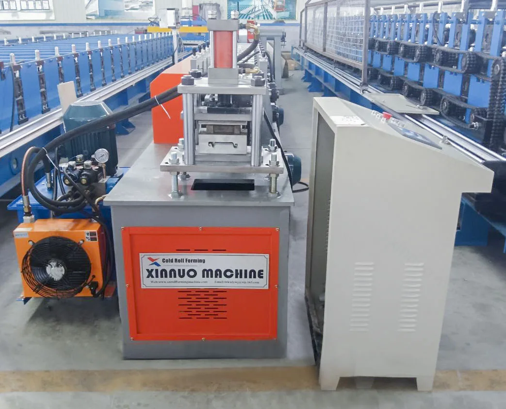 Metal rolling shutter door leaf roll forming apparatus