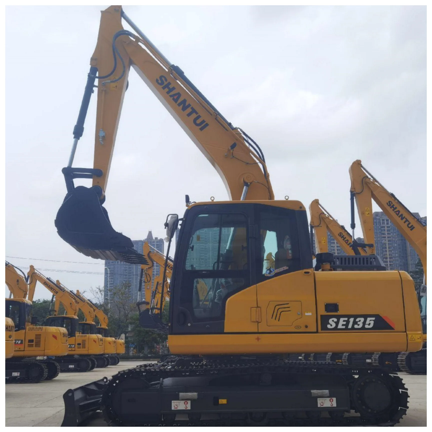 Shantui SE135 13 5 тонн экскаватор Средний гусеничный для продажи низкая цена