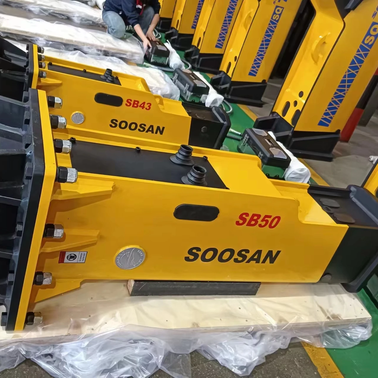 SOOSAN Гидравлический выключатель-модель SB 50 коробчатого типа подходит для мини-экскаваторов-погрузчиков и погрузчиков-погрузчиков для копания.