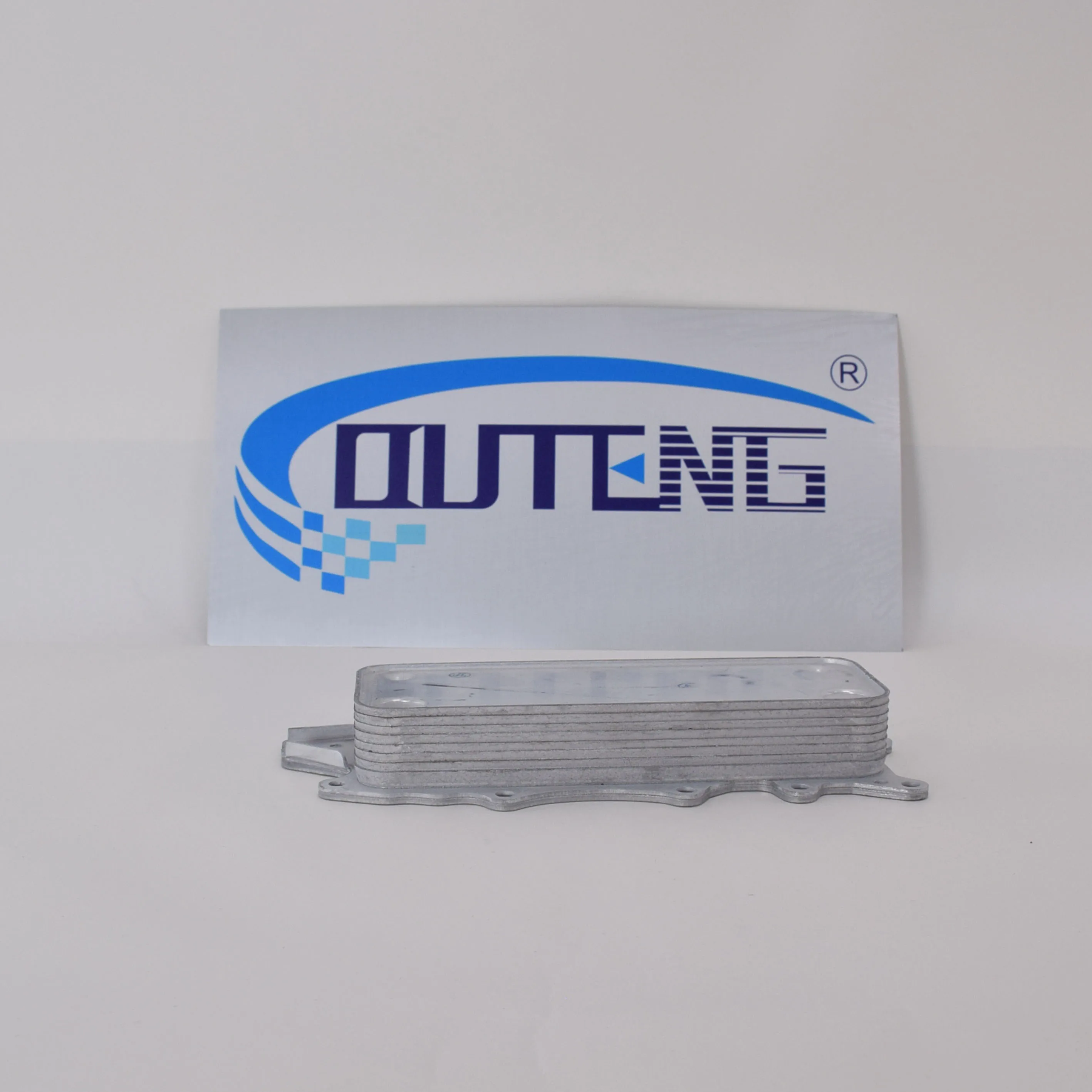 Good quality Auto Parts Engine Oil Cooler for Mercedes Benz X164 X166 X204 W164 M624 6421800165