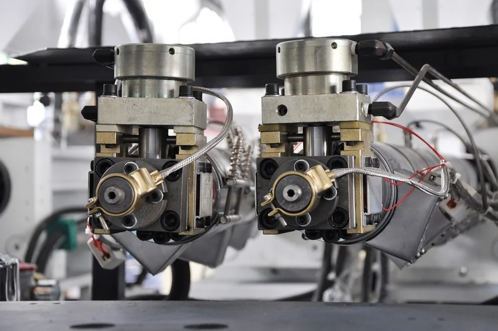 Automatic vertical TR/TPU sole injection moulding machine