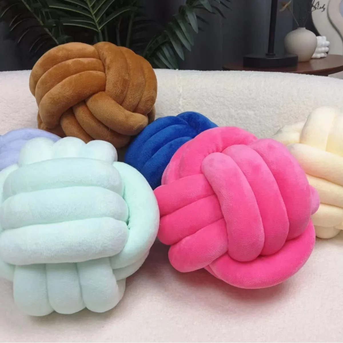 New Arrival Super Soft Velvet round Throw Pillow Bed Decorative Knotted Ball Pillow